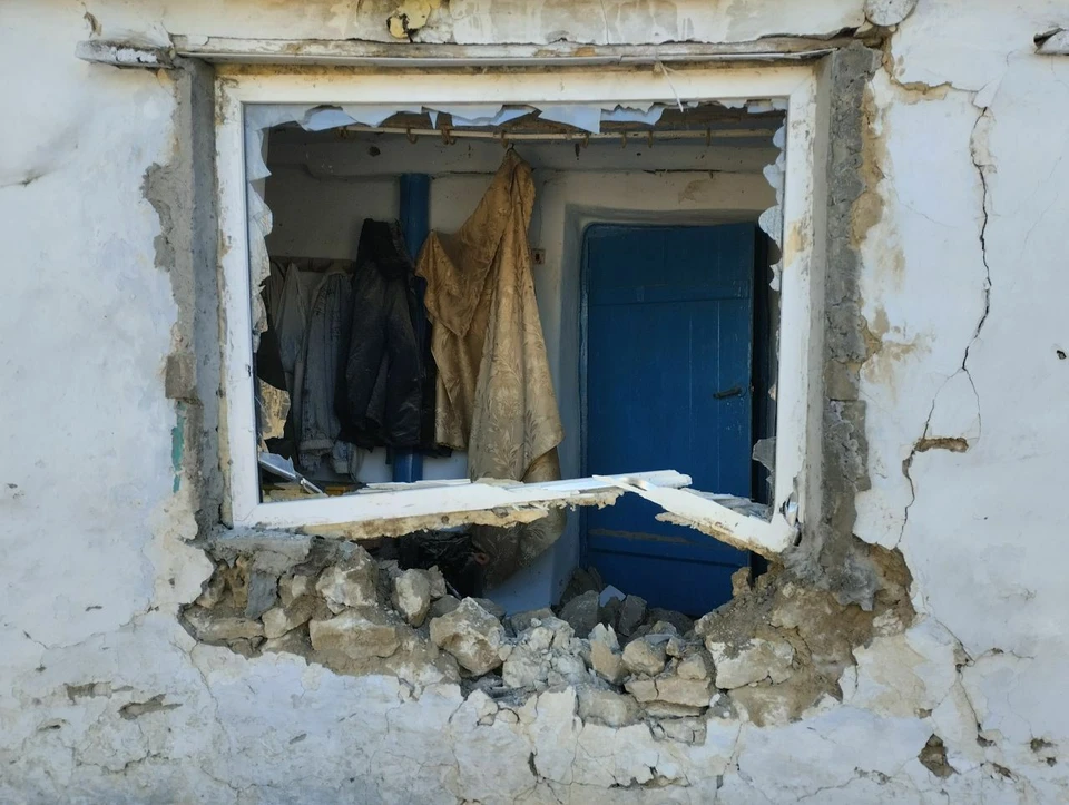 Боевики бьют по гражданским объектам. ФОТО: Администрация Горностаевского округа.