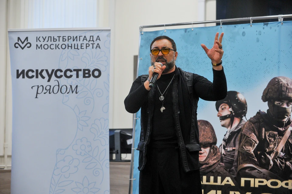 Певец Ян Марти встретился с контрактниками в Едином пункте отбора на военную службу в Москве.
