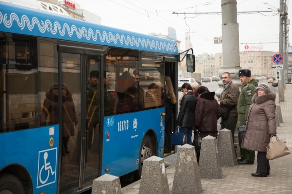 Ростовчане подолгу стоят на улице Текучева в ожидании автобуса