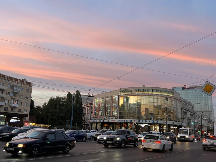 Выходные в Воронеже: поэтическая дуэль, премьера в Камерном