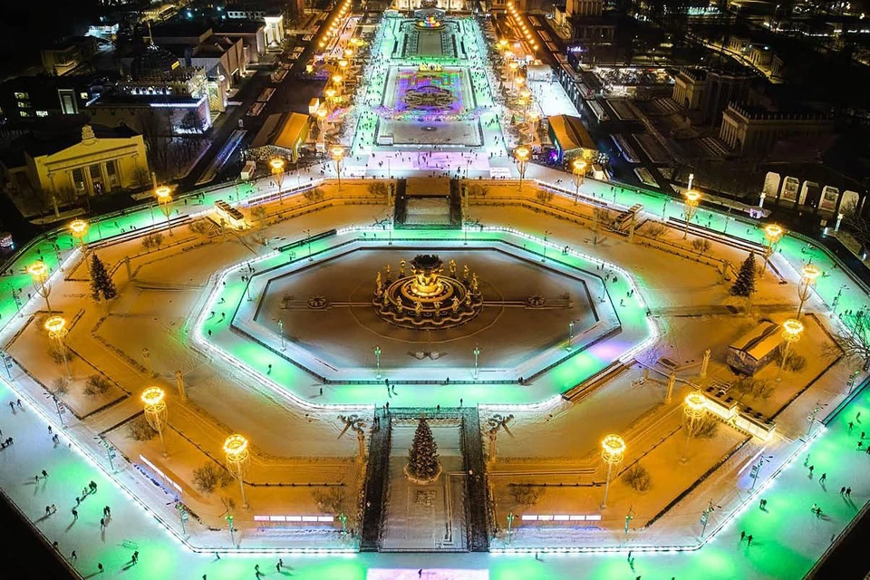 Ледовая арена площадью 20 тысяч квадратных метров 26 ноября приняла первых посетителей. Фото: пресс-служба ВДНХ.