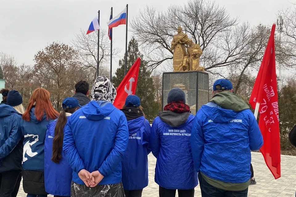 В Геническе в День неизвестного солдата почтили память защитников Отечества Фото: ЕР