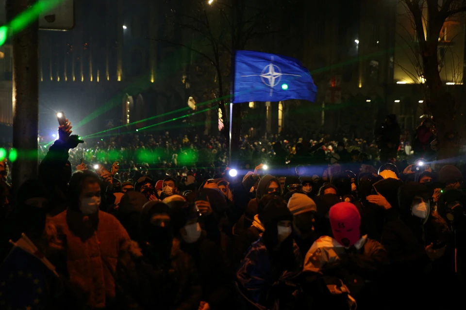 Протестующие в Тбилиси разошлись без стычек с полицией