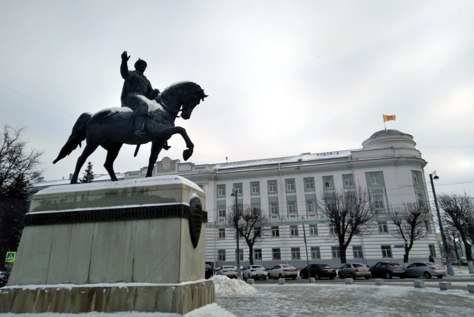 Памятник Михаила Ярославича в центре Твери.