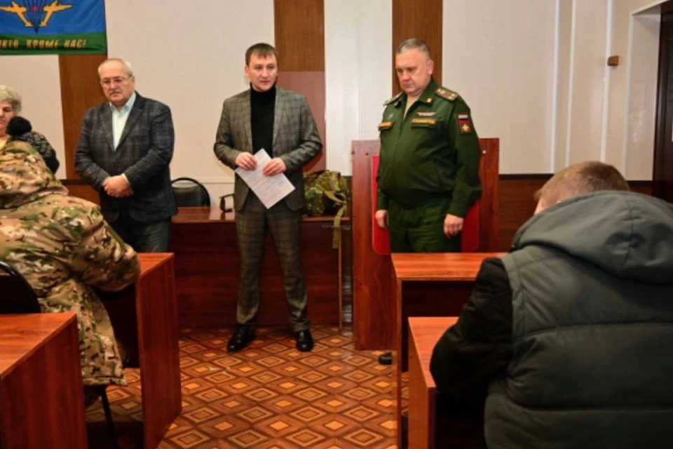 Два добровольца отправились в зону СВО из Тайшетского района. Фото: администрация Тайшетского городского поселения.