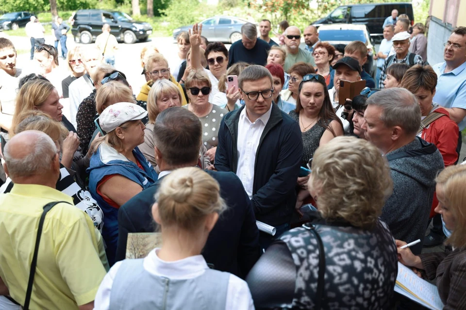 В августе этого года Алексей Текслер встретился с жителями ДОСа.