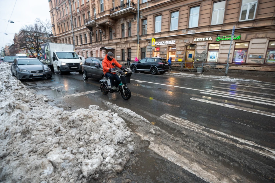 Курьеры в Северной столице пользуются большой востребованностью.