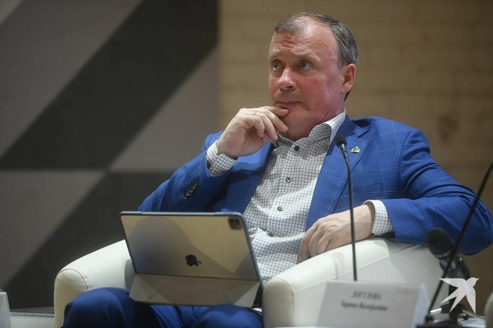 Главе Екатеринбурга подарили словарь молодежного сленга