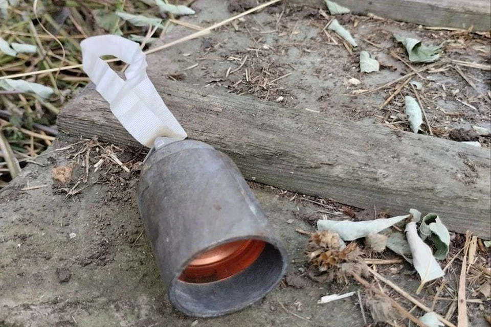 У входа в городскую больницу №2 в Горловке обнаружены суббоеприпасы ВСУ. Фото: ТГ/Приходько