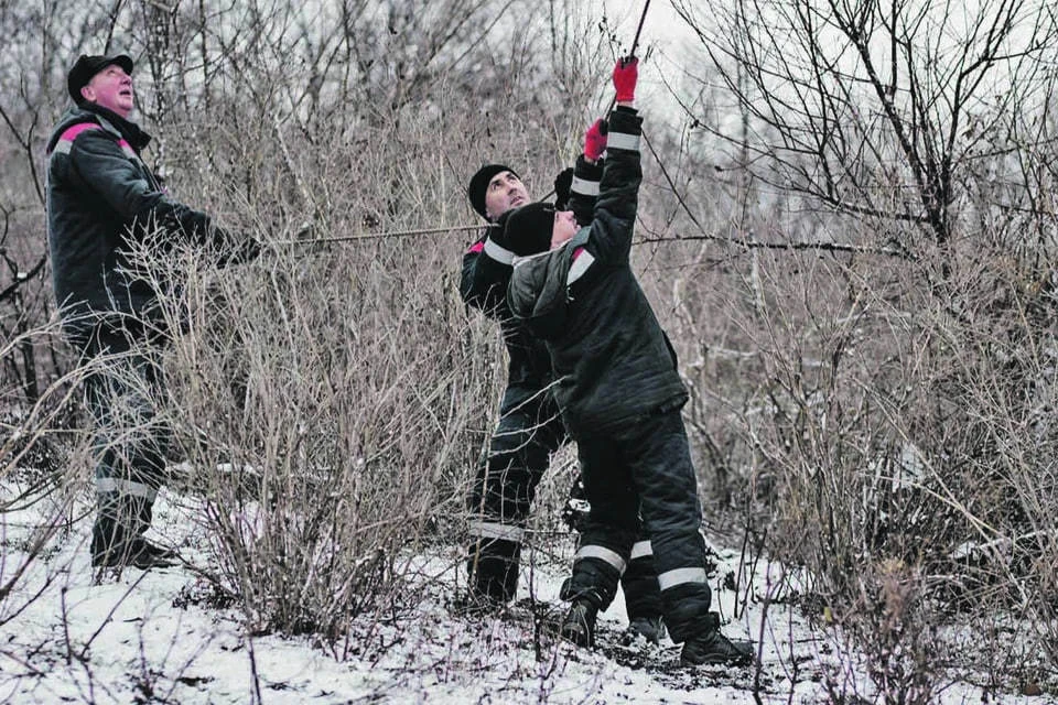 Труд энергетиков порой сопряжен с риском для жизни. Фото: Министерство угля и энергетики ДНР