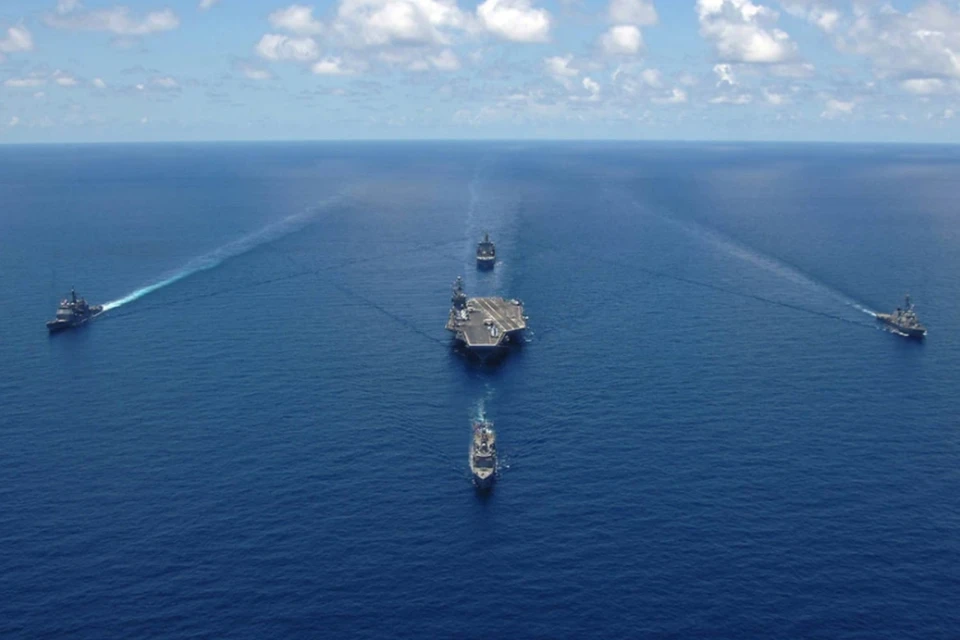Подрядчика ВМС США поймали на попытке ремонта крейсера скотчем. Фото: wikimedia.org.