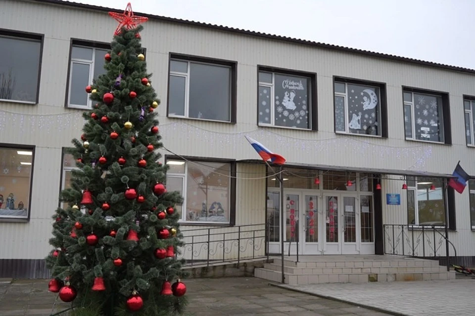 В Тельмановском и Мангушском округах ДНР открыли после капремонта сельские клубы. Фото: ТГ/Желтяков