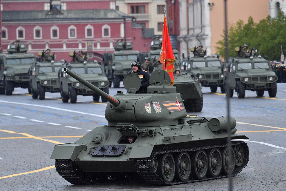 В нынешней ситуации на международной арене Россия не должна никого приглашать. Сами руководители тех стран, которые посчитают нужным отдать долг памяти советскому народу, должны обратиться к нашему руководству