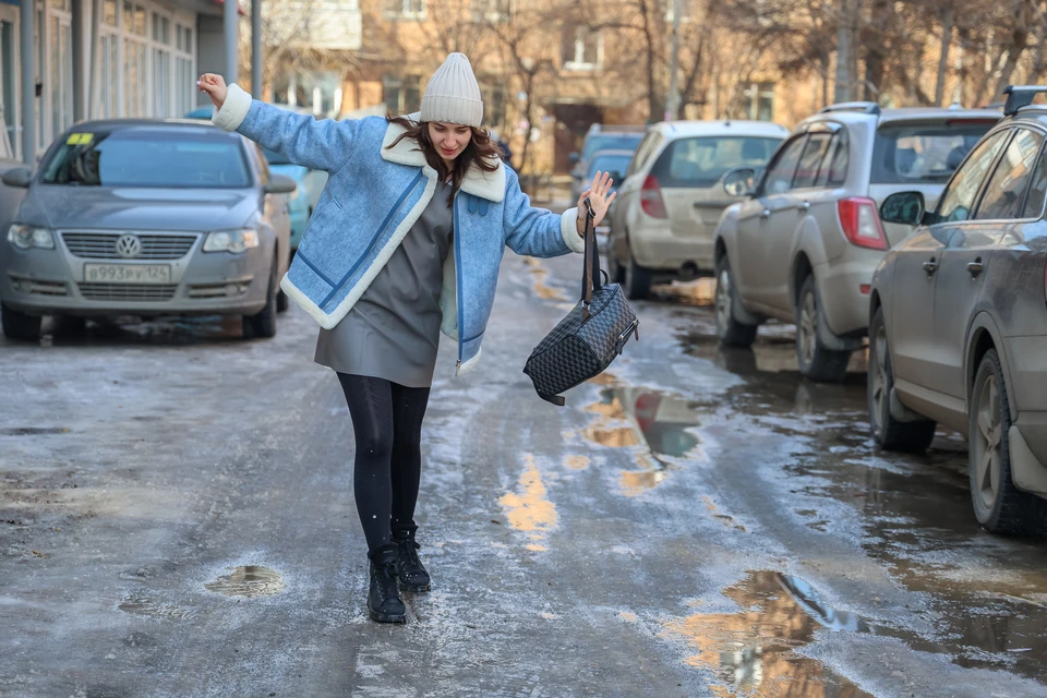 Во избежание дорожно-транспортных происшествий водителям и пешеходам напомнили о правилах безопасности.