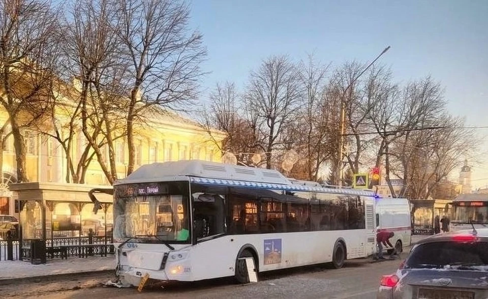 Фото: на улице Советской Костромы произошло ДТП с участием двух пассажирских автобусов