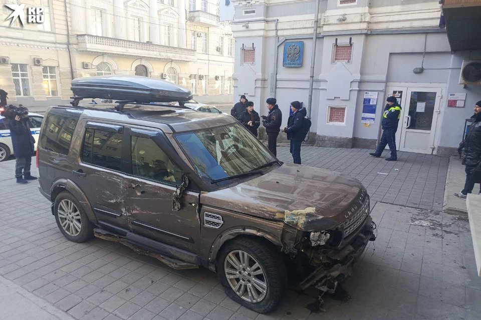 Правонарушитель поехал по пешеходной территории центральной площади.