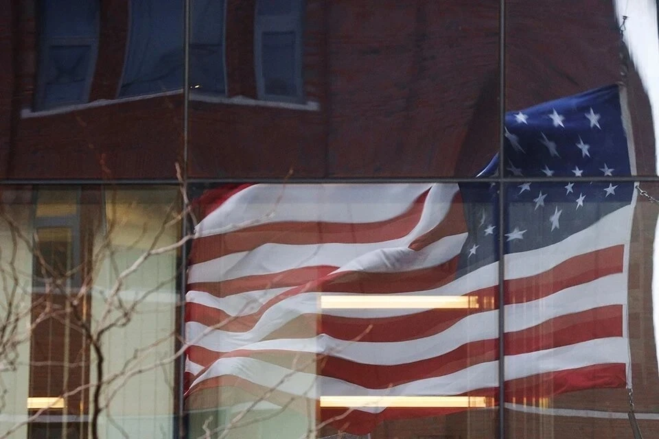 Двое детей в США случайно рассыпали прах прадеда и частично съели его