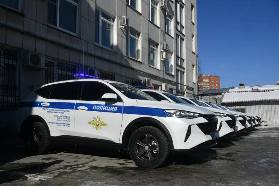 Полиция задержала мужчину и двух женщина на месте преступления