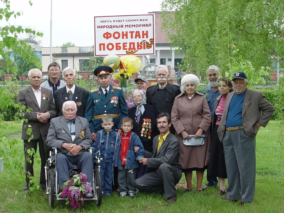 За 20 лет местным патриотам так и не удалось добиться переименования фашистского мемориала в сквер Победы.