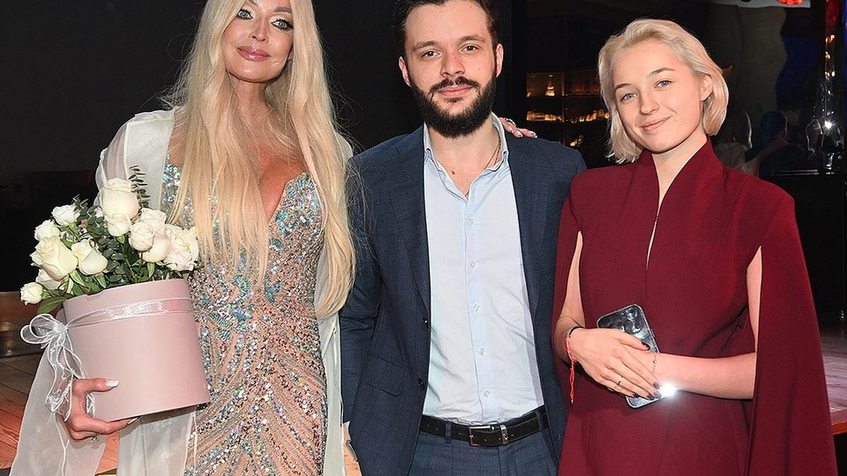 Анастасия Волочкова назвала дату и место свадьбы дочери - KP.RU