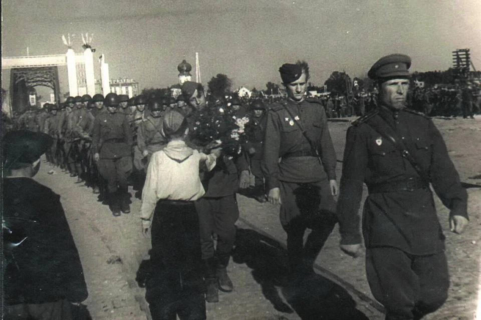 Парад победы в Пскове. Май 1945 года. Фото: Государственный архив Псковской области