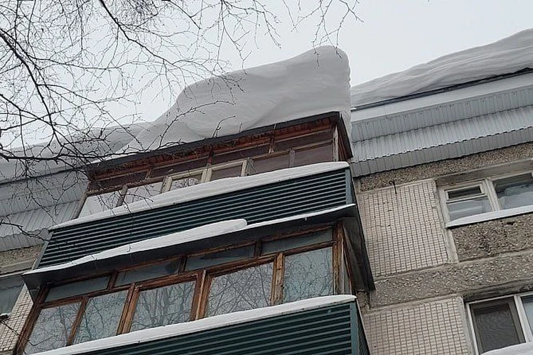 Снежный хаос в Югре: жители массово жалуются на неубранные сугробы