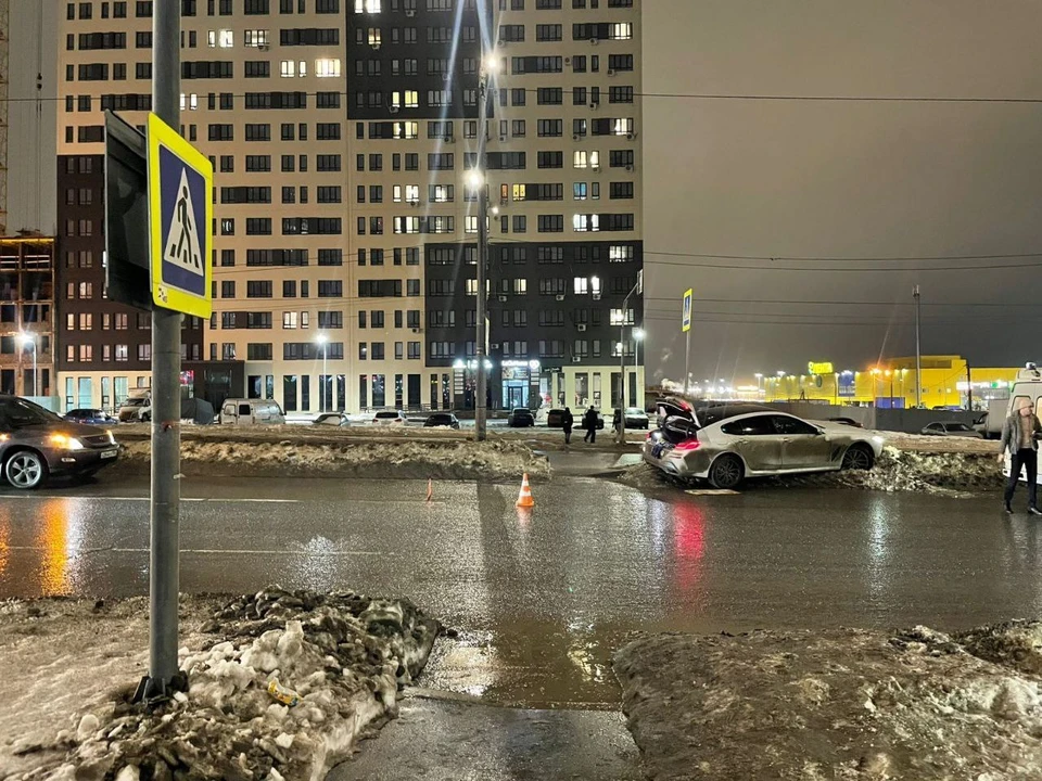 1-летний водитель «БМВ» ехал со стороны улицы Салмышской и на нерегулируемом пешеходном переход наехал на жительницу города.