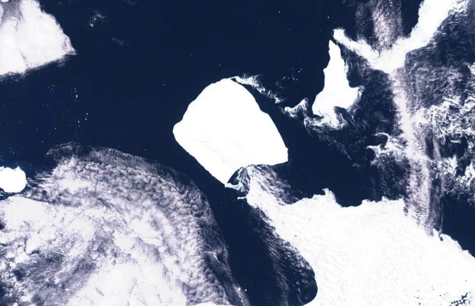 От крупнейшего в мире айсберга откололась глыба, равная 2% его общей площади