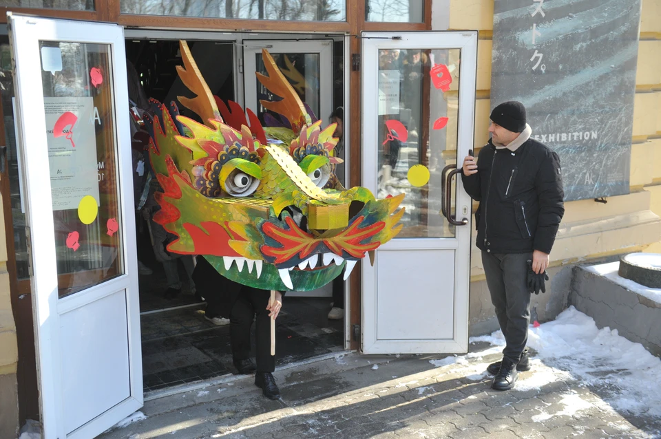 Китайский дракон прошелся по главной улице Владивостока.