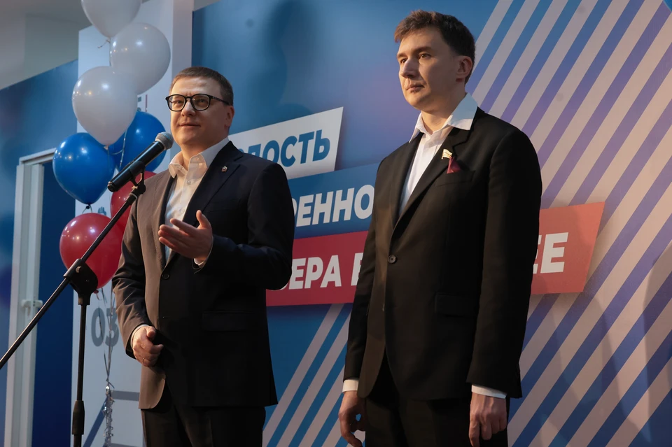 Алексей Текслер и Сергей Карякин на открытии шахматного клуба в Челябинске. Фото пресс-служба губернатора Челябинской области