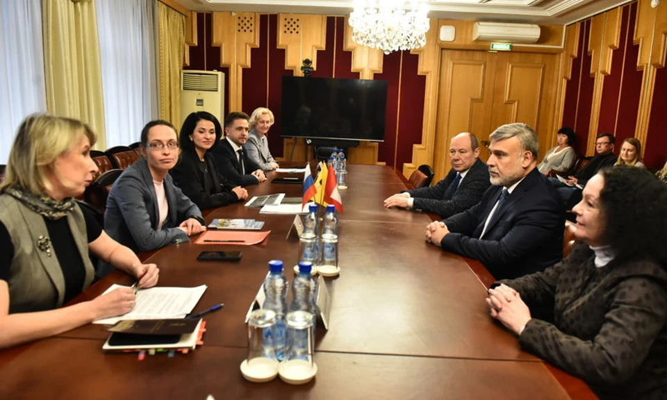 Ярославская область активно развивает международные связи, подписав более 100 соглашений с 20 странами.
