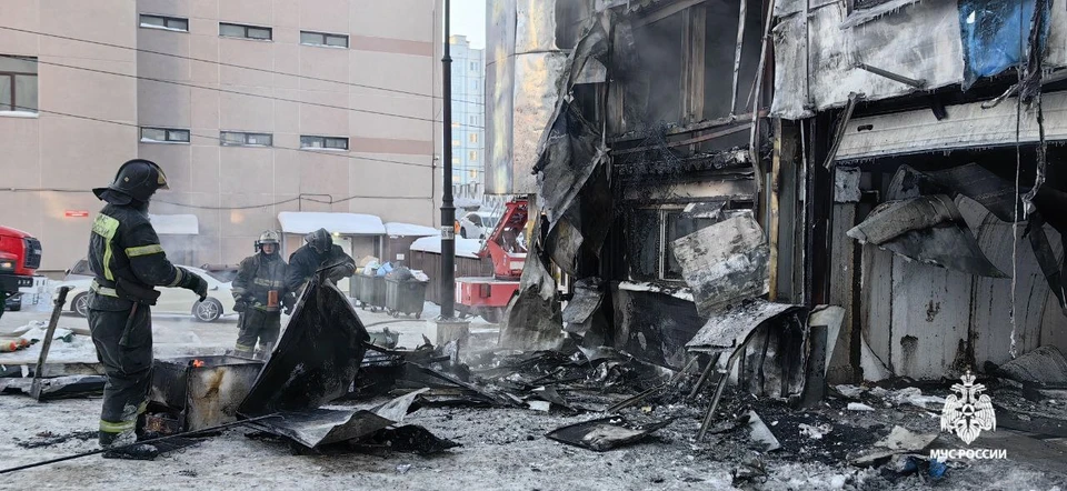 Автомойка загорелась на Волочаевской в Хабаровске Фото: МЧС Хабаровска