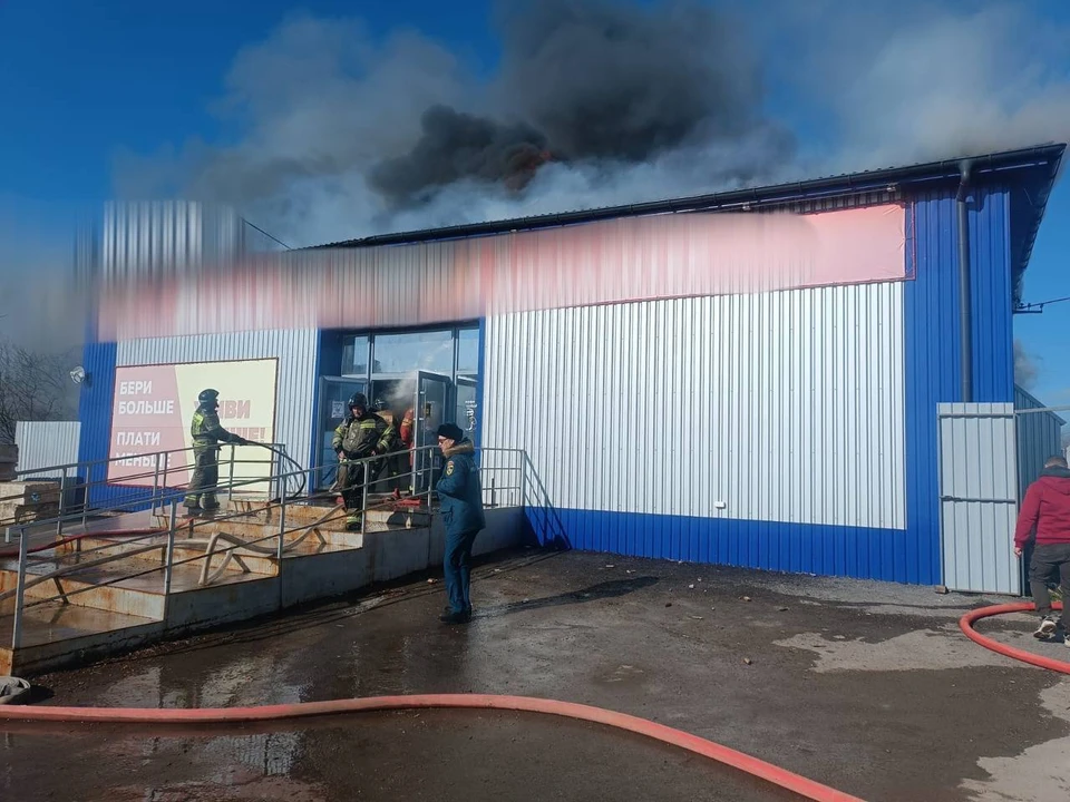 Прокуратура Крыма проводит проверку из-за пожара в магазине. Фото: прокуратура Крыма