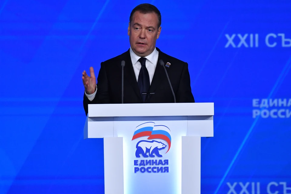 Медведев сравнил Зеленского с загнанной в угол крысой