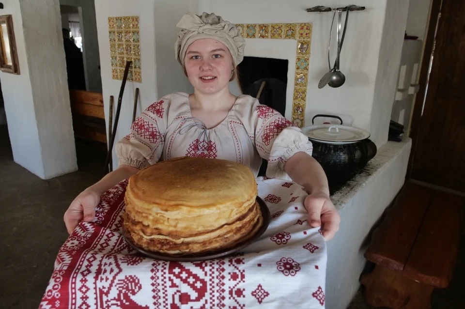 По народным традициям в Масленую неделю следует ежедневно есть блины