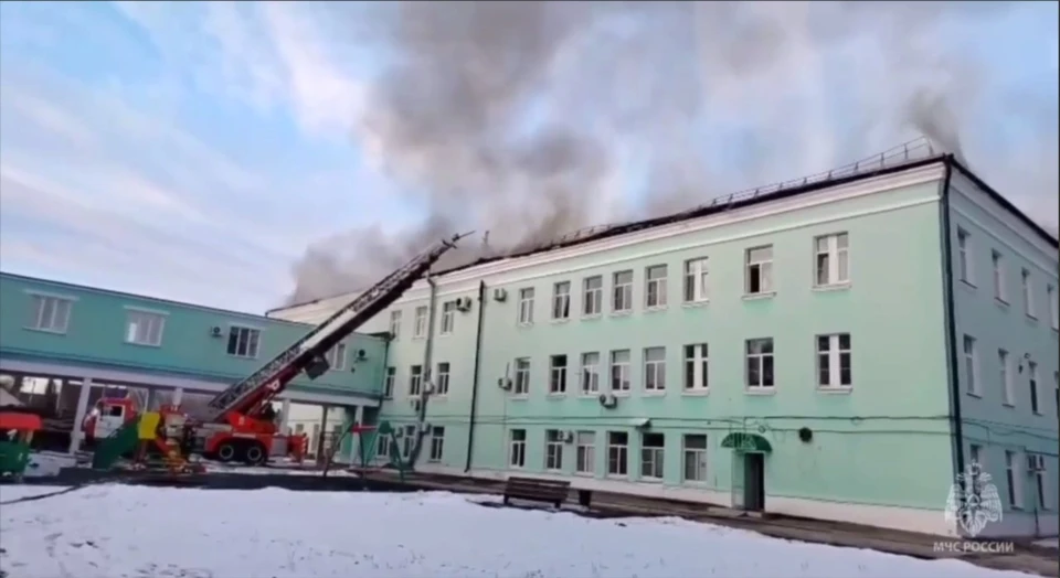 Пожар в медицинской организации случился в Рыбном 22 февраля. Фото: МЧС России.