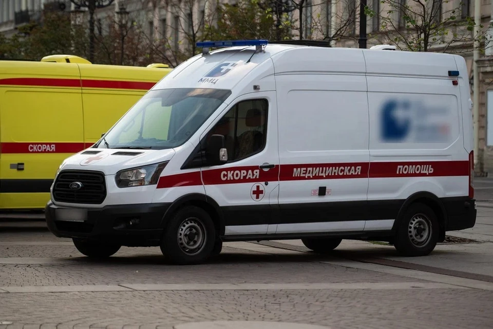 Школьника увезли в больницу после ДТП в Петербурге.