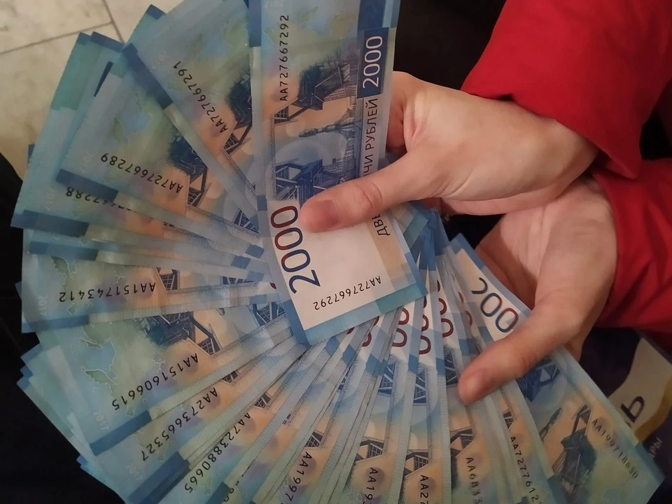 Работникам предлагают зарплату от 23 000 рублей в месяц.