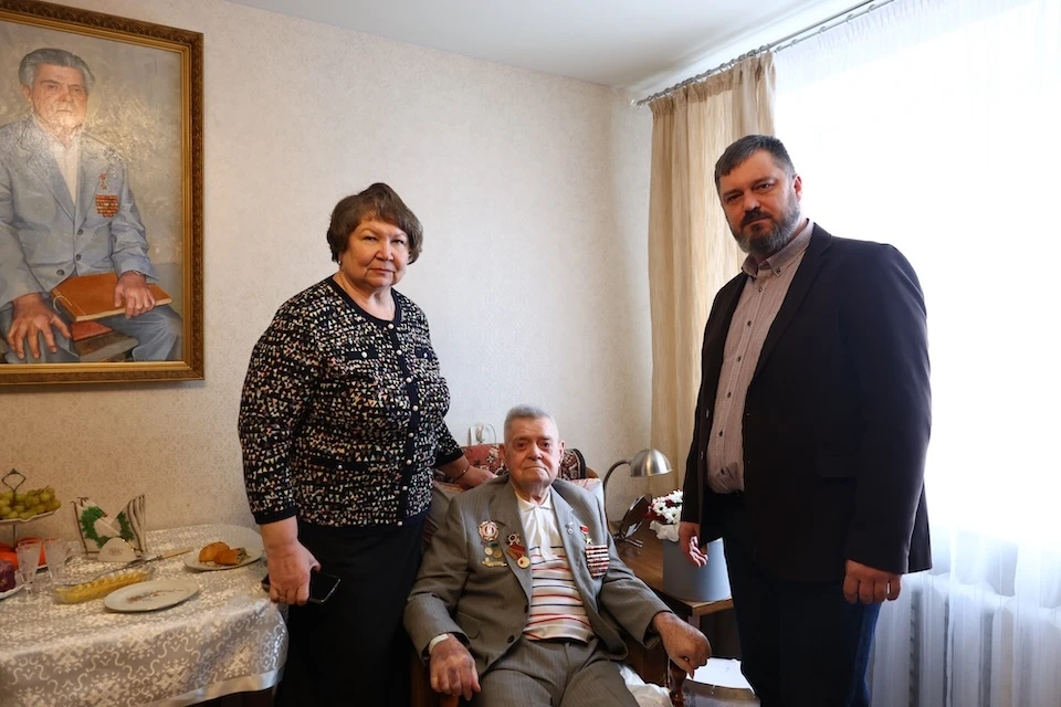 Почетная награда вручена Владимиру Ивановичу Сергееву