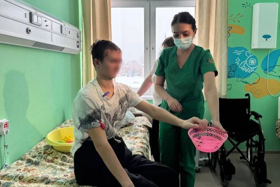 Благодаря врачам 17-летний пациент выжил и проходит реабилитацию. Фото: vk/dr.arakhmatullin