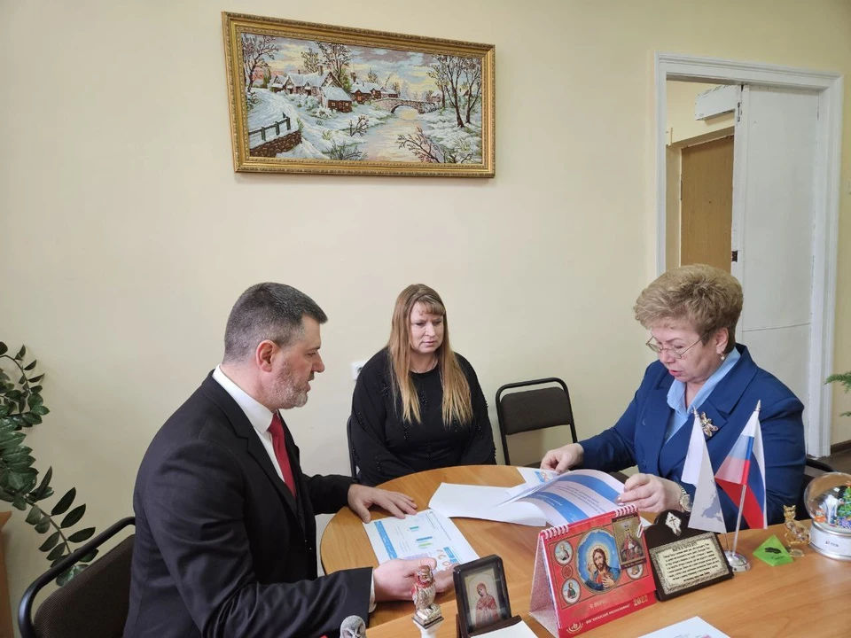 Сенатор Ольга Бас встретилась с руководителем Управления Росреестра по ЛНР. ФОТО: ТГ-канал Ольги Бас