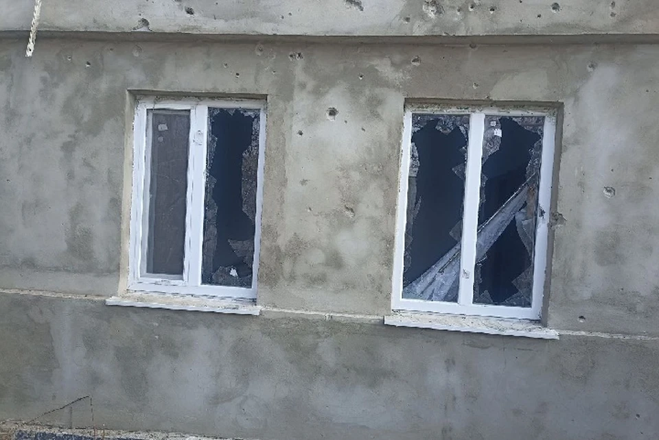 В результате обстрела украинских боевиков повреждены жилые дома. ФОТО: тг-канал Павла Филипчука
