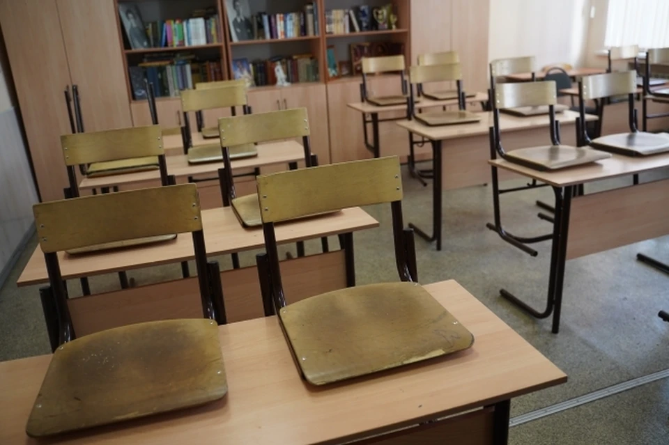 Крымских школьников массово отправляют на дистанционное обучение из-за всплеска заболеваемости.