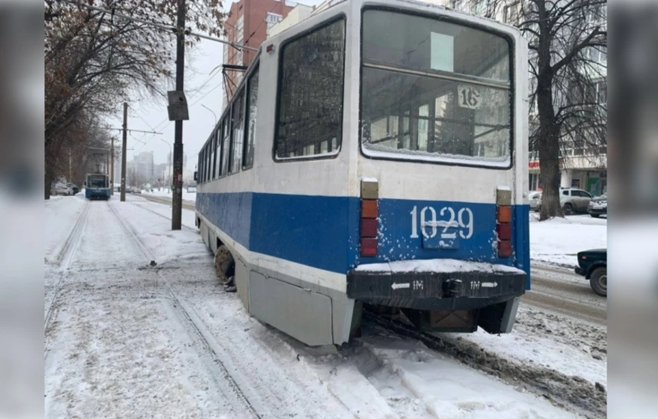 В Уфе из-за схода вагона парализовано движение трамваев. Фото: ТГ-канал «Город Уфа: транспорт и связь».