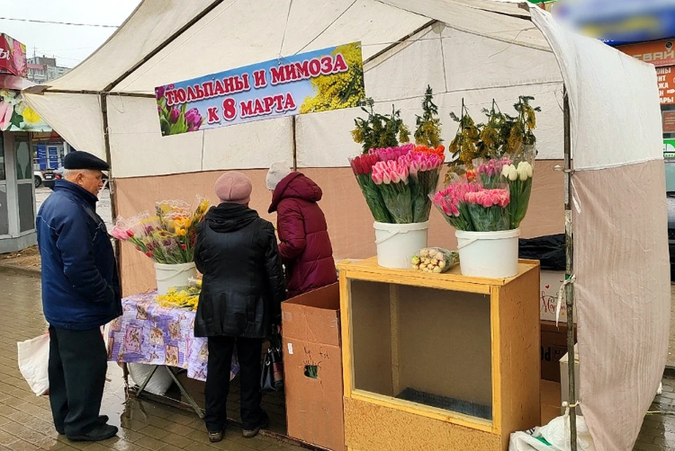 Одна из точек продажи цветов.