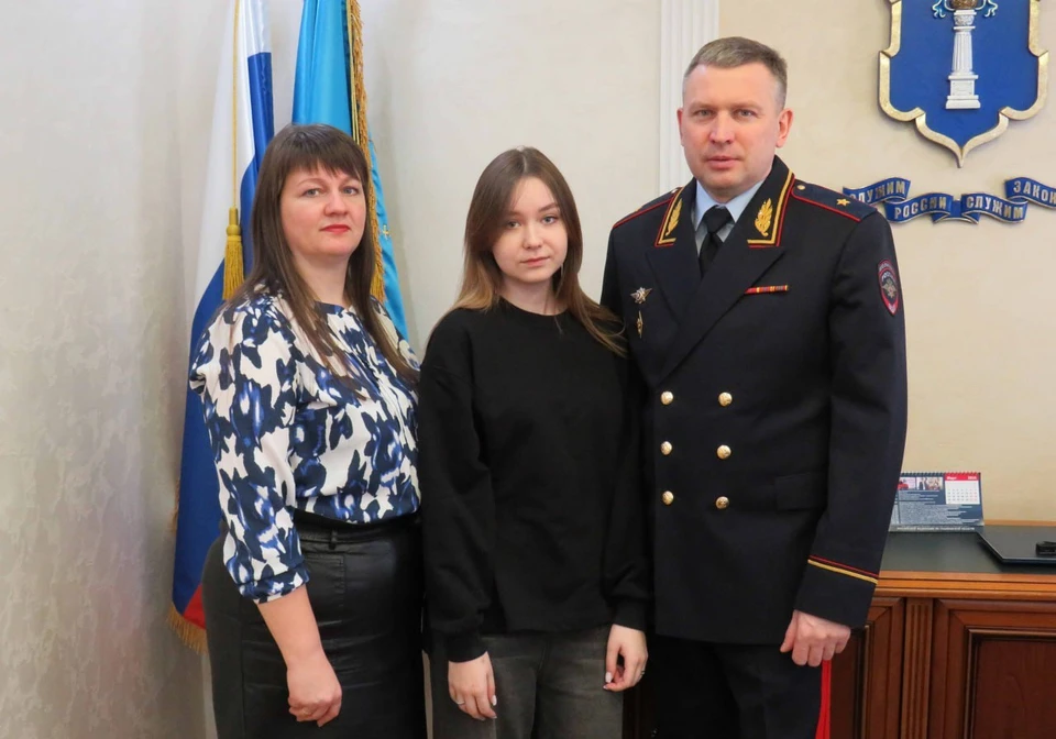 Ульяновские полицейские к 8 Марта исполнили мечту девочки из Вешкаймского района | ФОТО: УМВД России по Ульяновской области
