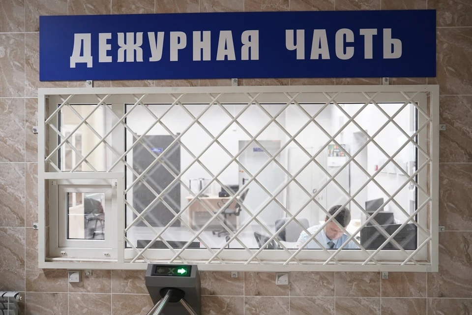 Вербовщики могут подружиться и добиться доверия.