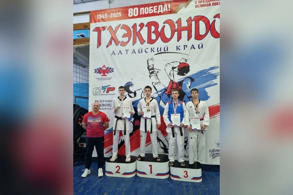 Новосибирские спортсмены завоевали три медали на Первенстве СФО по тхэквондо ВТФ. ФОТО: управление физической культуры и спорта мэрии Новосибирска.