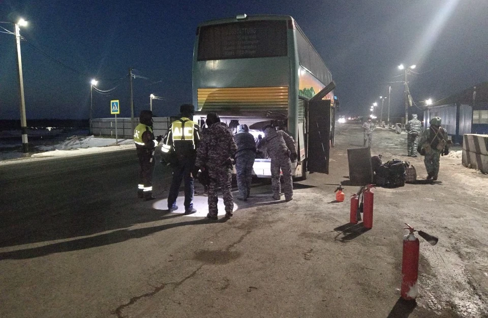 Пассажиров пересадили в другой автобус