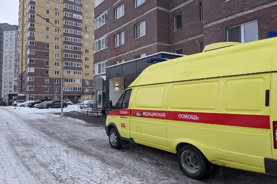 Омичу оторвало пальцы от взрыва петарды на работе в Тюменской области.
